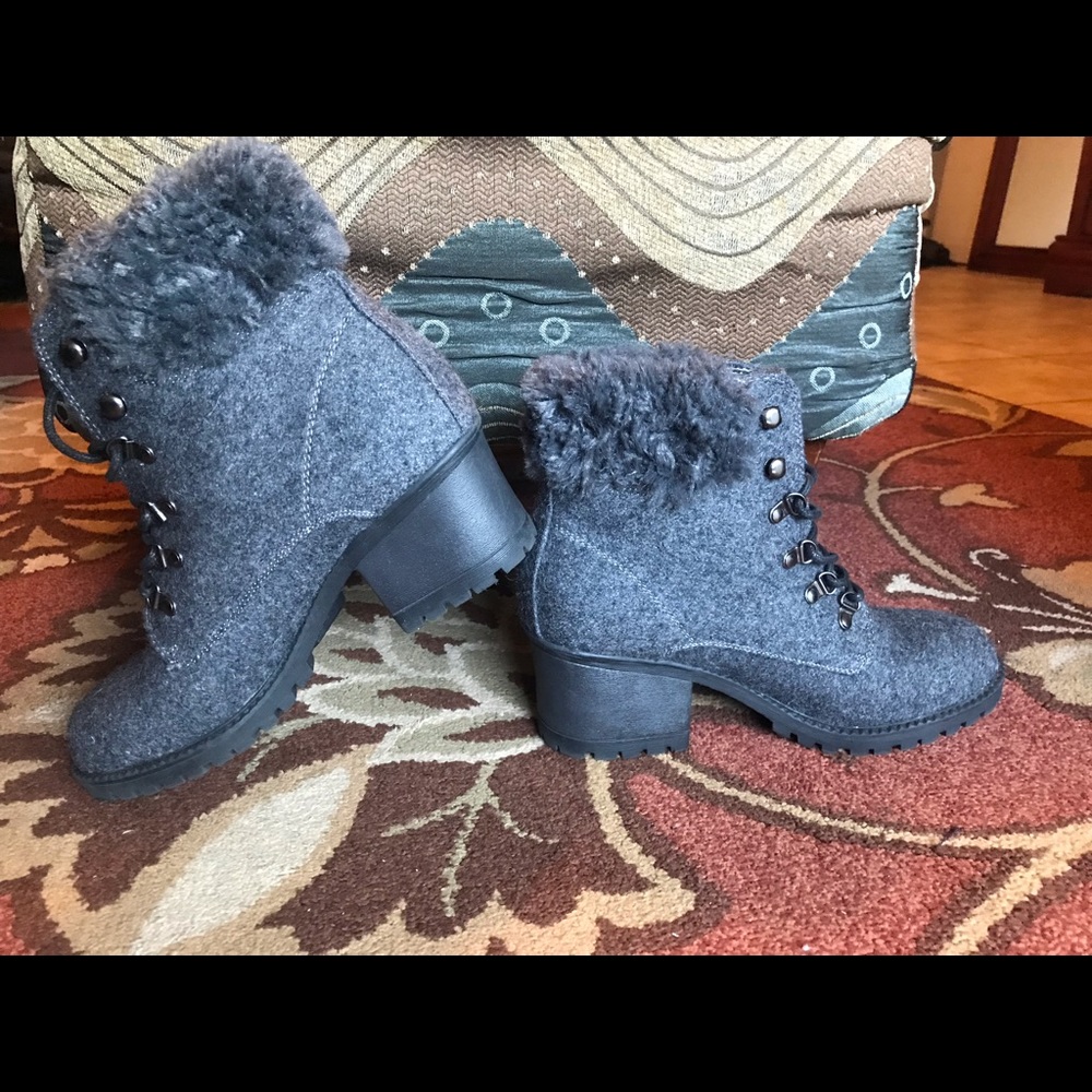 Gray women fur top boots